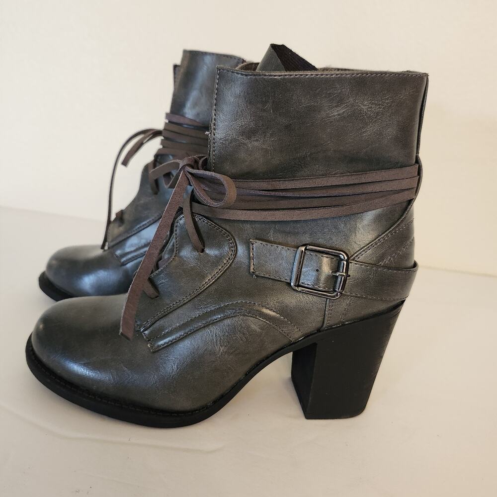 C EST. 1946 Gray Combat Style Ankle Boots Sz 8M Side Zip Faux Leather Lace Up